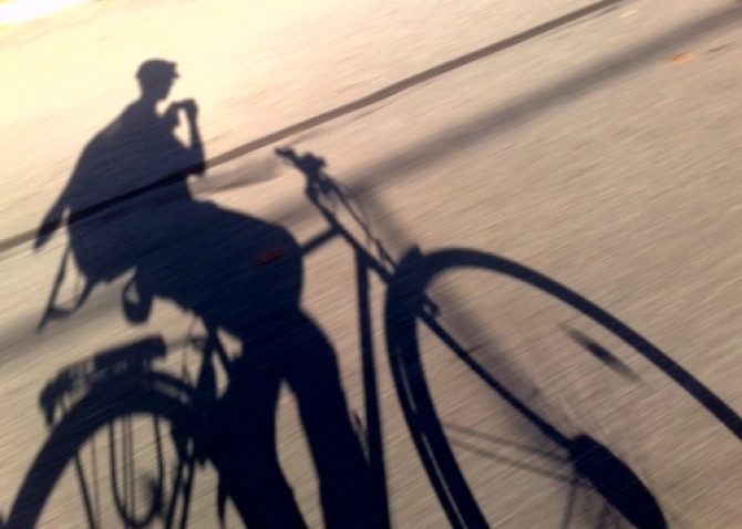 Un bibliotecar român va pedala 3.000 de km, de la Marea Neagră la Marea Nordului