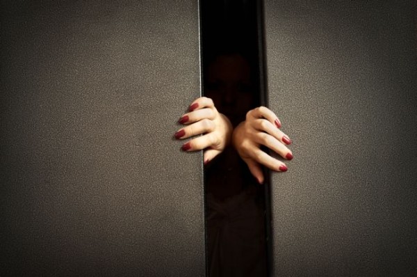 Minor blocat în lift în cartierul Faleză Nord