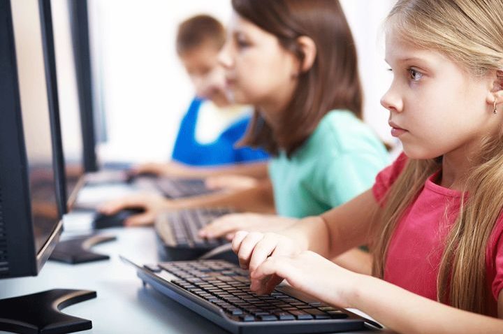 Calculatoare pentru elevii constănţeni