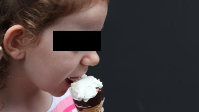 AUDIO: Poliţia consideră că nu s-a produs nici o infracţiune în cazul „Îngheţata”. Ce spune mama fetiţei