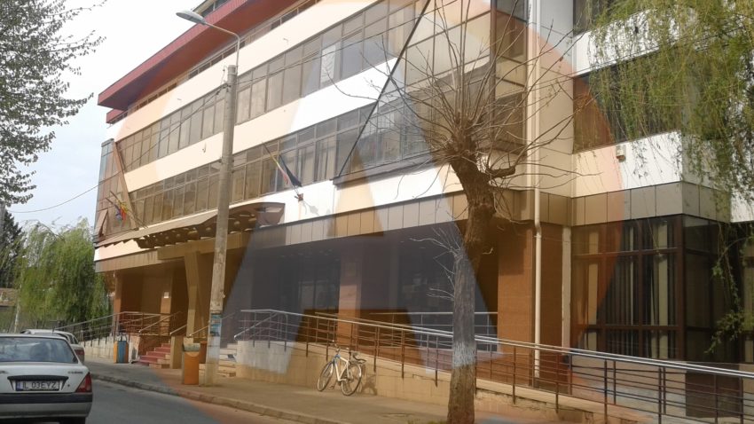 Salariate de la Medicina Muncii din Călăraşi, trimise în judecată pentru luare de mită