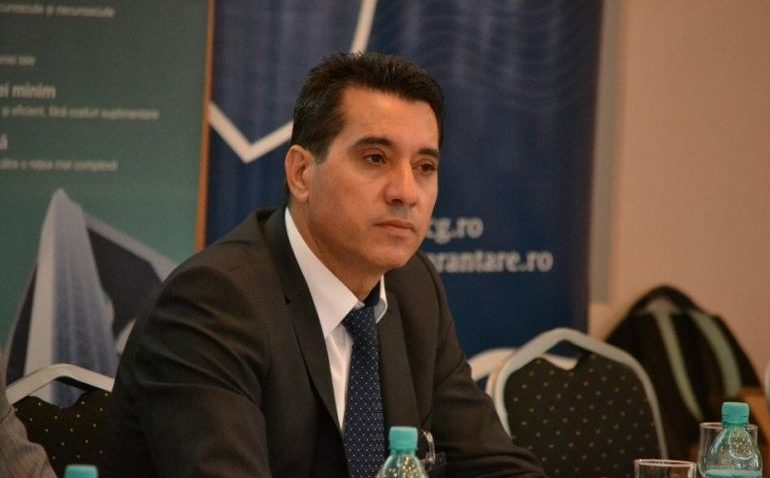 Tinerii constănţeni pot face practică în cabinetul unui senator