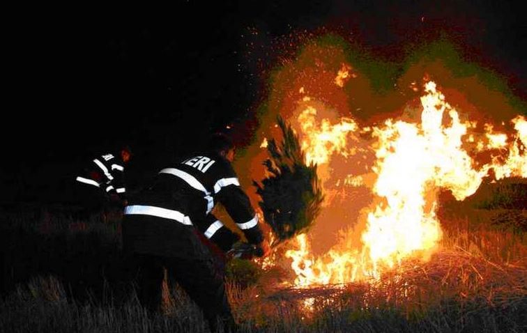 Incendiu la Costineşti