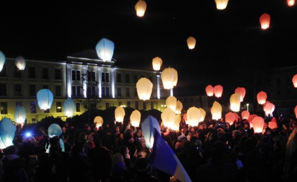 Constănţenii înalţă lampioane tricolore pentru Basarabia