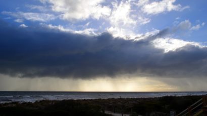 Soare cu porţia astăzi în Dobrogea. Vântul strică vremea de plajă