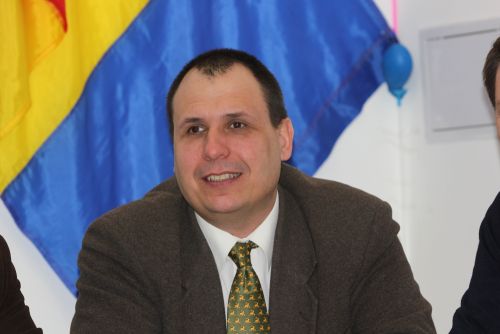 Un senator de Constanța vrea ca supermarketurile să doneze alimentele aflate la expirare