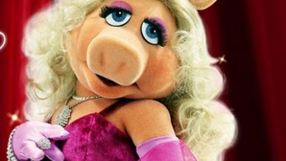 Miss Piggy, scrofiţa platinată din Păpuşile Muppets, premiată de mişcarea feministă