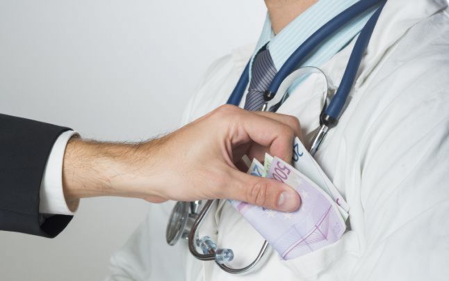 IALOMIȚA. Medic arestat pentru luare de mită