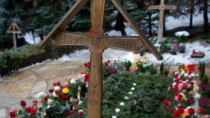 Mormântul părintelui Arsenie Boca, de la Mănăstirea Prislop, a fost profanat