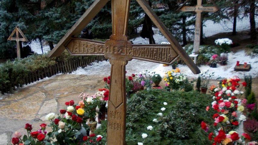 Mormântul părintelui Arsenie Boca, de la Mănăstirea Prislop, a fost profanat