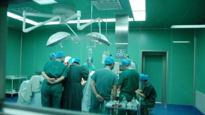 Operaţii de refacere gratuite, pentru învingătoarele cancerului mamar