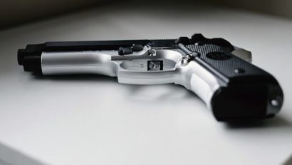 Încă un poliţist s-a sinucis