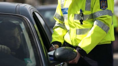 E posibil să fiți opriți în trafic de Poliția Rutieră. Vezi motivul