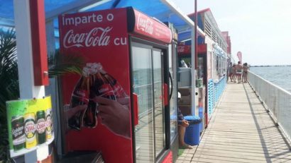 FOTO: Pasarela din Mamaia. Invitaţie la plimbare printre gunoaie şi grătare