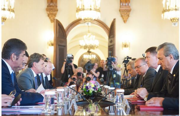 Strategia naţională de apărare, discutată de preşedinte cu partidele parlamentare