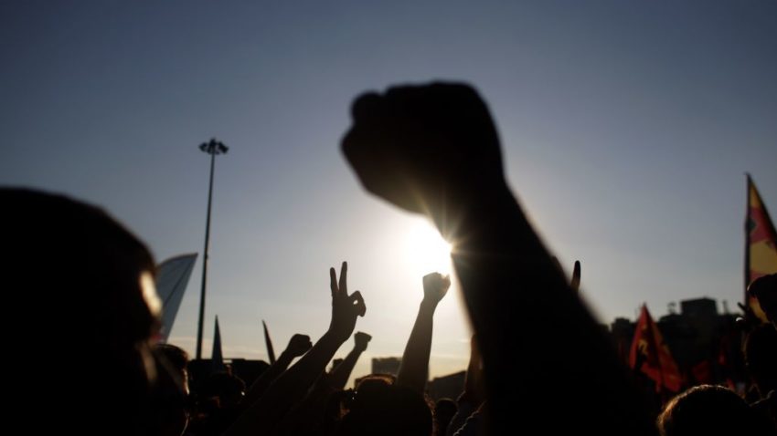 CONSTANŢA: Miting de protest la Prefectură în ziua dezbaterii moţiunii de cenzură