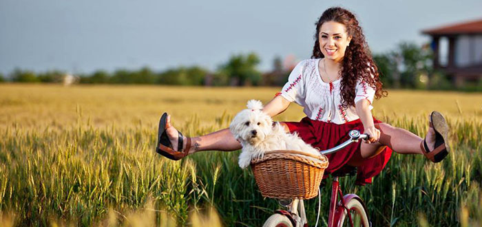 Dacă e duminică, e SKIRTBIKE!