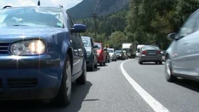 Trafic aglomerat pe DN1. Pe A2 se circulă lejer