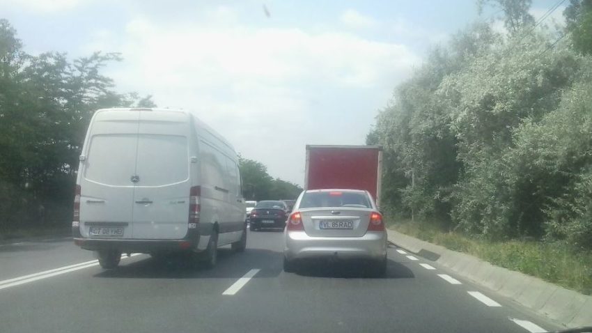 Circulaţie îngreunată, joi după-amiaza, în zona podului de la Agigea