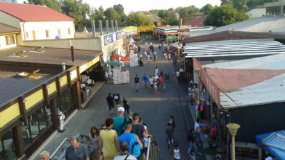 Muzica la maxim, modalitate de reclamă pentru comercianţii estivali