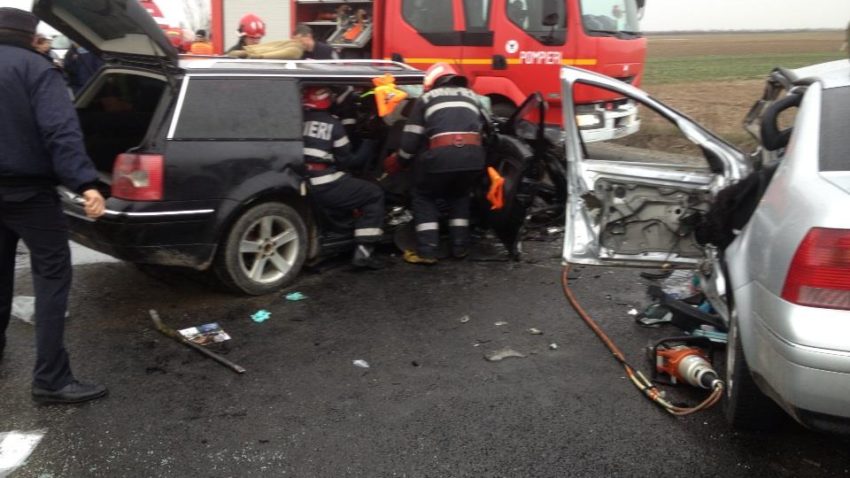 Trei persoane rănite într-un accident pe DN 39