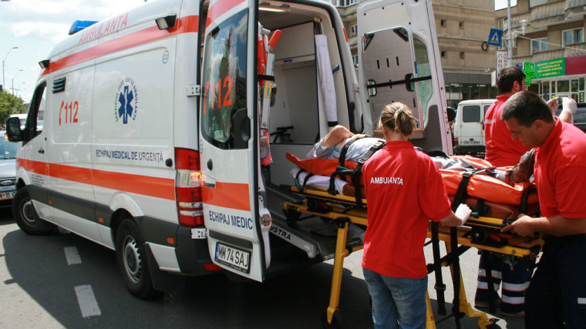 Accident în Constanţa. Tată şi fiică, loviţi pe trecerea de pietoni