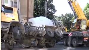 Autobetonieră răsturnată între Sibiu şi Râmnicu Vâlcea