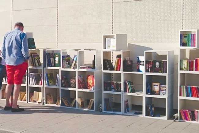 Cărţi, sport şi socializare de weekend în Piaţa Ovidiu