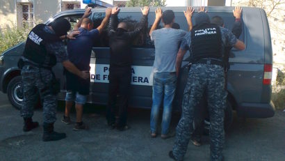 12 irakieni şi trei călăuze bulgare, reţinuţi de poliţiştii de frontieră constănţeni