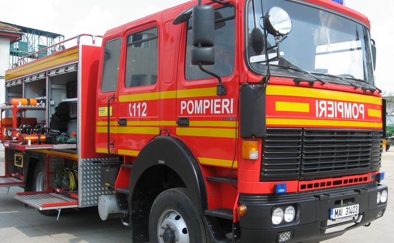 Năvodari: O femeie și-a prins piciorul sub o poartă