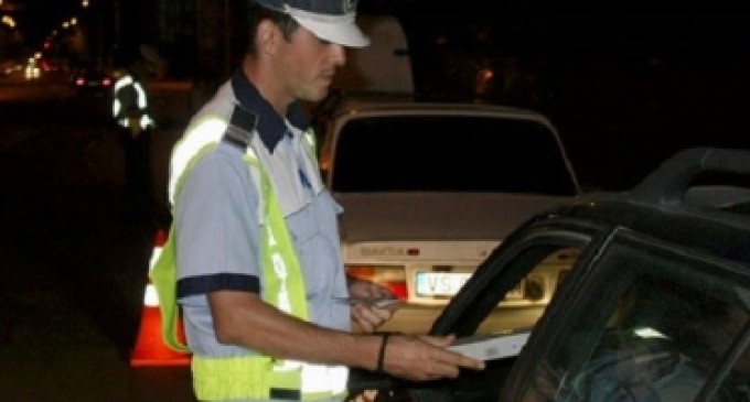 Adolescent de 16 ani, prins la volan beat şi, fireşte, fără permis