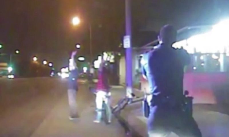 VIDEO: Imagini ŞOCANTE în care un bărbat neînarmat este ucis de poliţişti