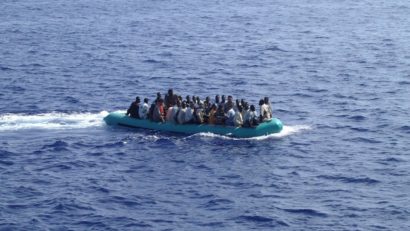 Sute de imigranți salvați în Marea Mediterană și 12 corpuri au ajuns în Sicilia