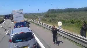 Tunelul de sub Canalul Mânecii e luat cu asalt de mii de imigranţi