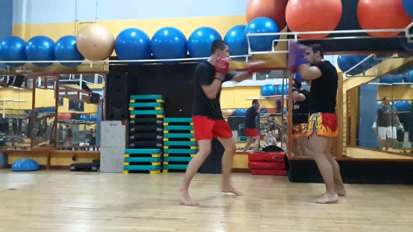 Luptătorii de kickboxing participă la Cupa Juniorii Tuzla