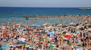 Staţiunile de pe litoral pline până la refuz de turişti