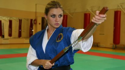 Cu „nunchaku” la mall