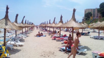 ANPC fără milă în Mamaia. Plaja Ammos Blue Beach amendată cu 40.000 de lei