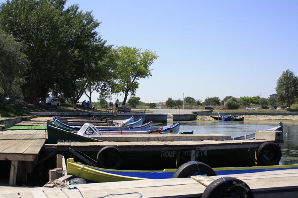 Ponton pentru ambarcaţiuni în comuna Crişan din Delta Dunării