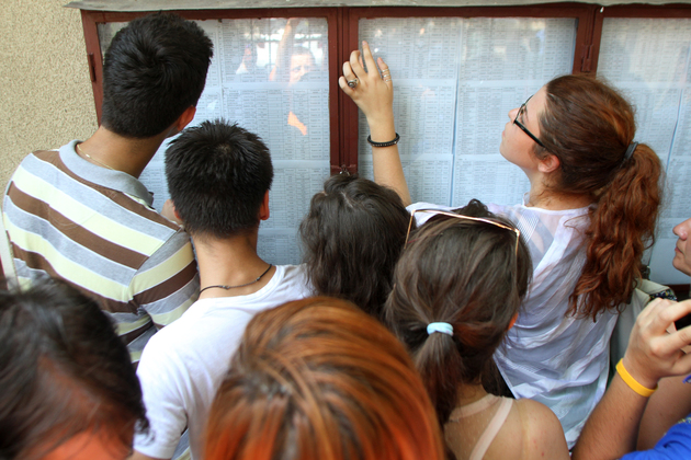 BAC 2015. Aproape 70% dintre candidaţi au promovat examenul