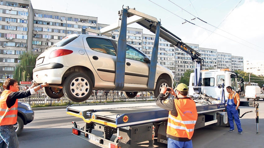 CONSTANȚA. Ridicarea mașinilor parcate neregulamentar, întârziată