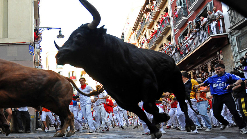 VIDEO: Festivalul San Fermin de la Pamplona s-a soldat cu răniți – taurii se răzbună