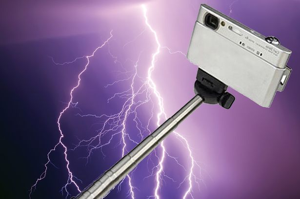 A murit atins de fulger din cauza bățului pentru selfie