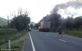 Autotren în flăcări