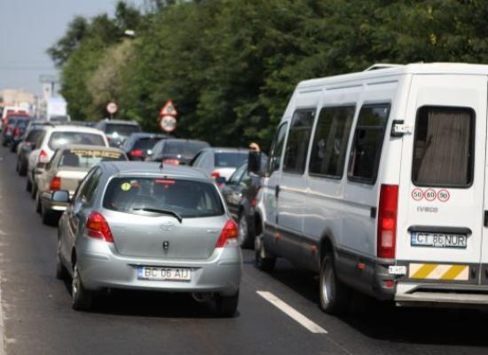 De pe plajă, aglomeraţia se mută în trafic, la orele amiezii. Cum poţi evita aglomeraţia