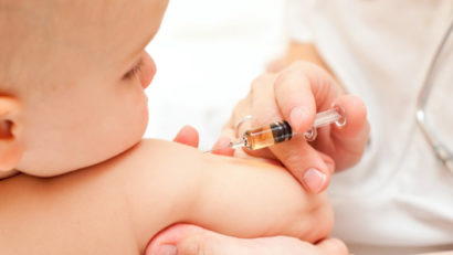O nouă criză de vaccinuri pentru bebeluşi