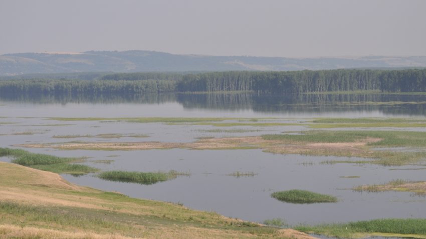 Navigaţia pe Dunăre se menţine dificilă, în ciuda ploilor căzute