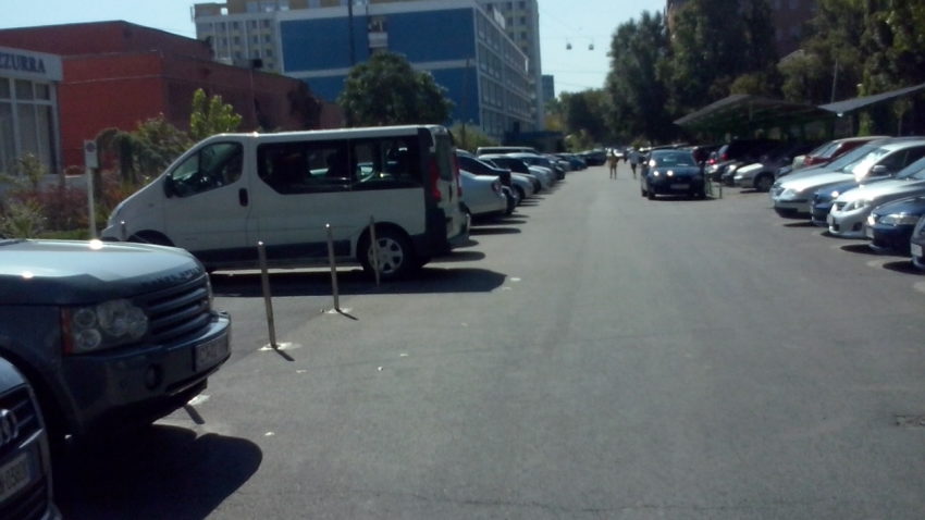 (AUDIO + FOTO) Trotuarele din Mamaia, puţine sau deloc