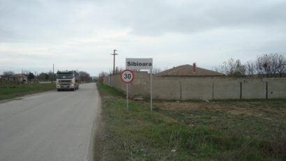 (AUDIO) La Sibioara apa se bea de la cisternă