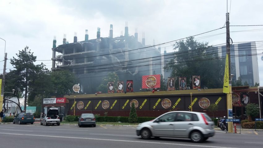 Incendiu la un hotel în construcție, în Mamaia